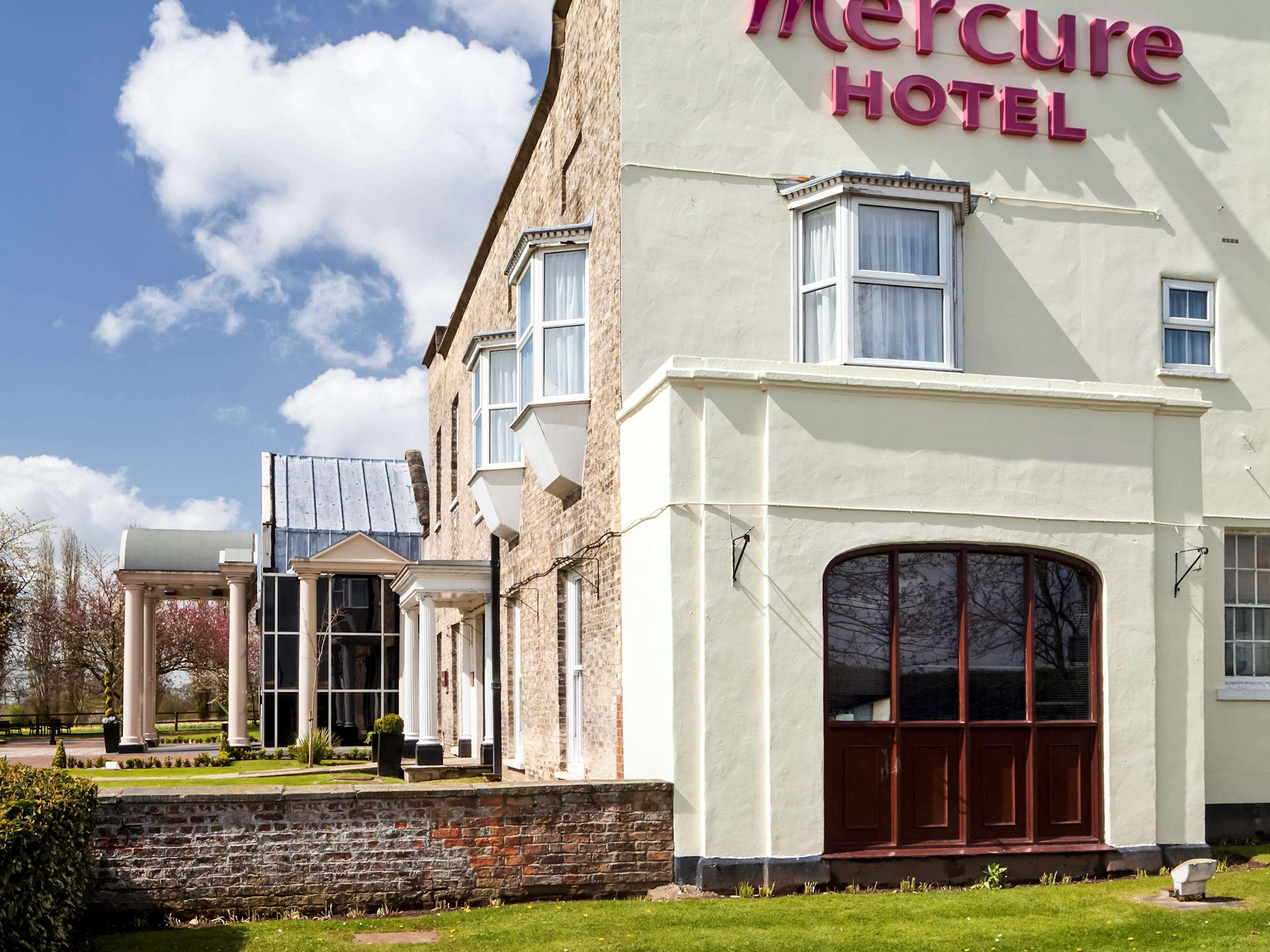 Mercure York Fairfield Manor Hotel Екстериор снимка