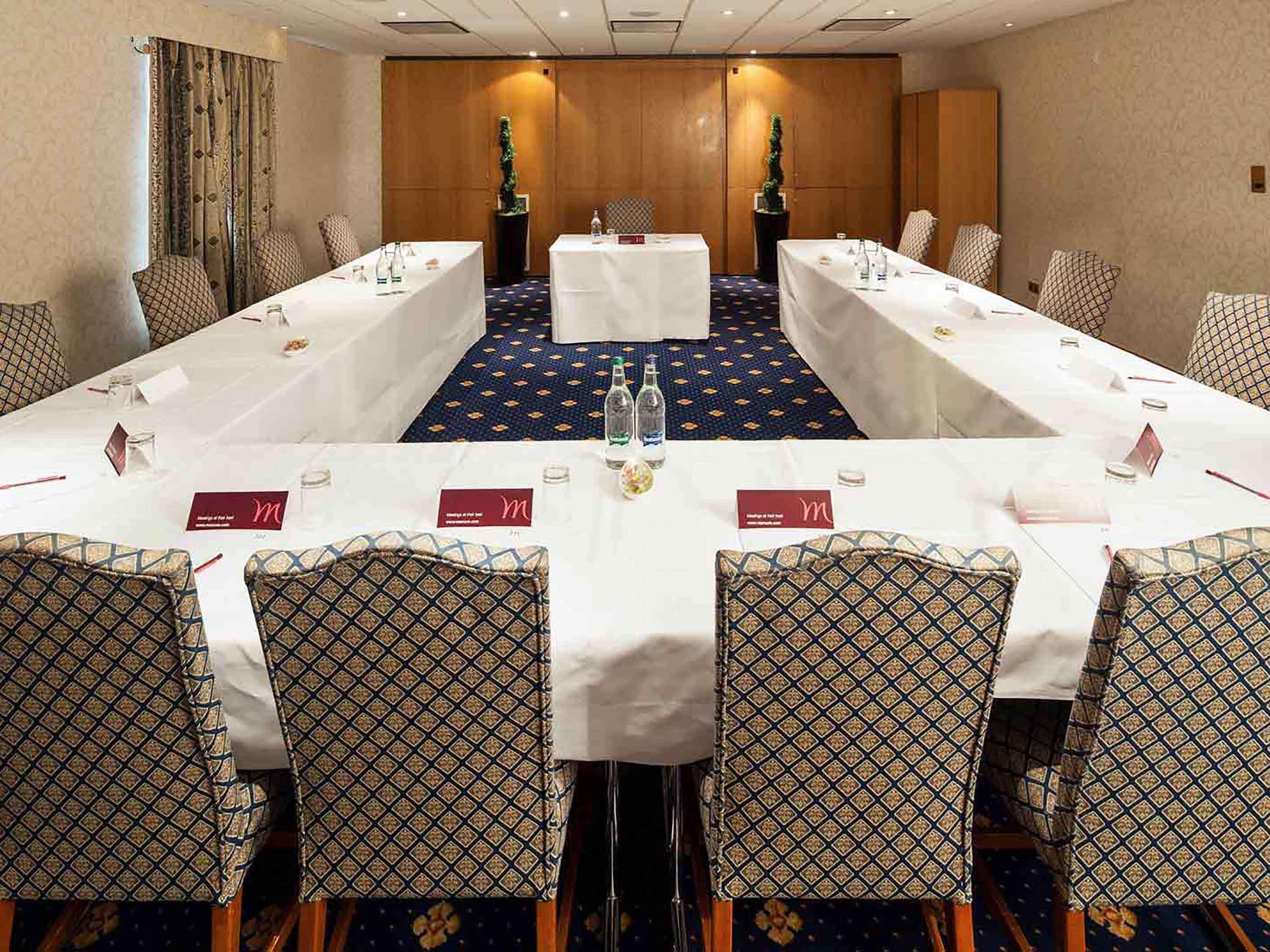 Mercure York Fairfield Manor Hotel Екстериор снимка