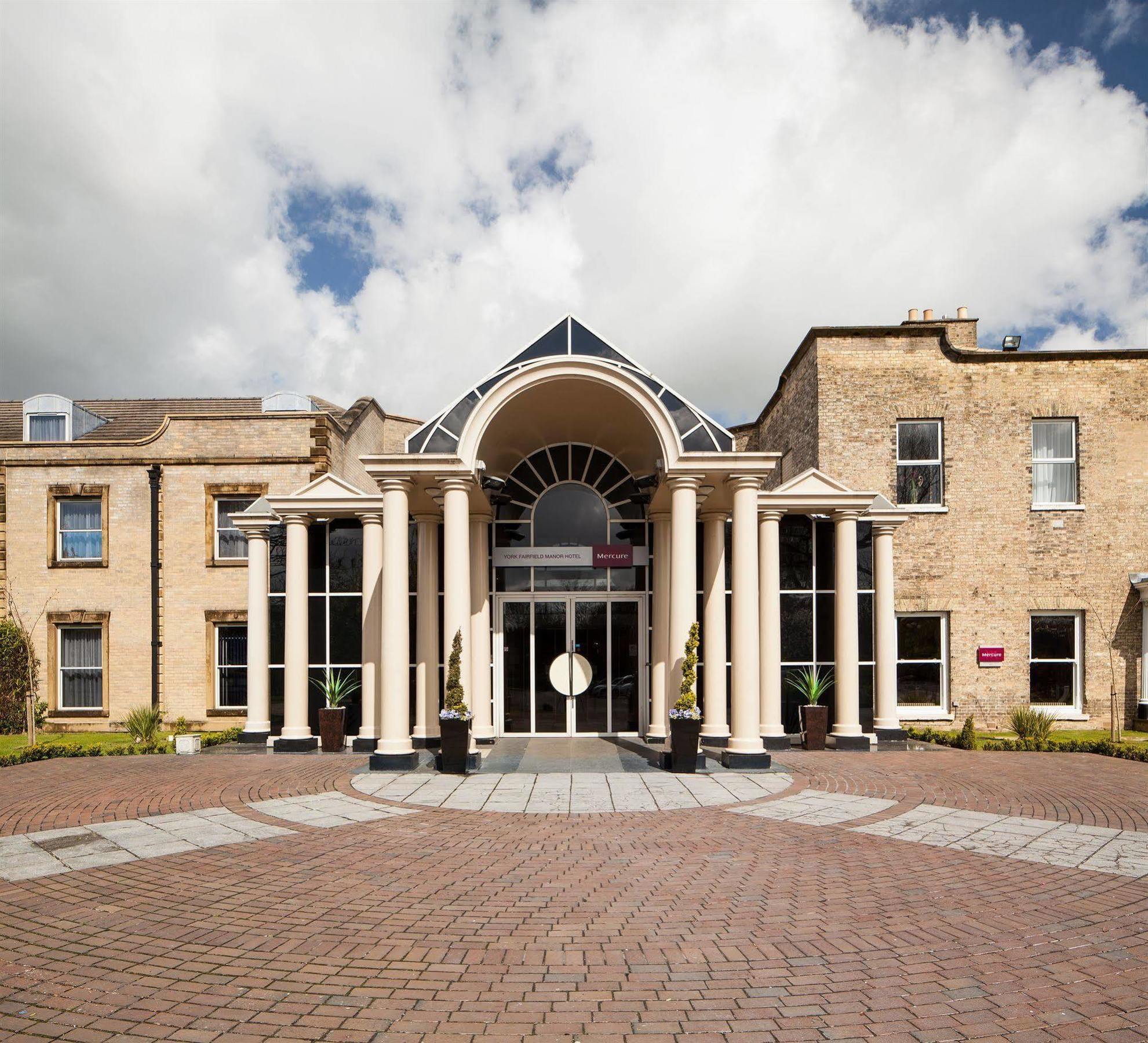 Mercure York Fairfield Manor Hotel Екстериор снимка
