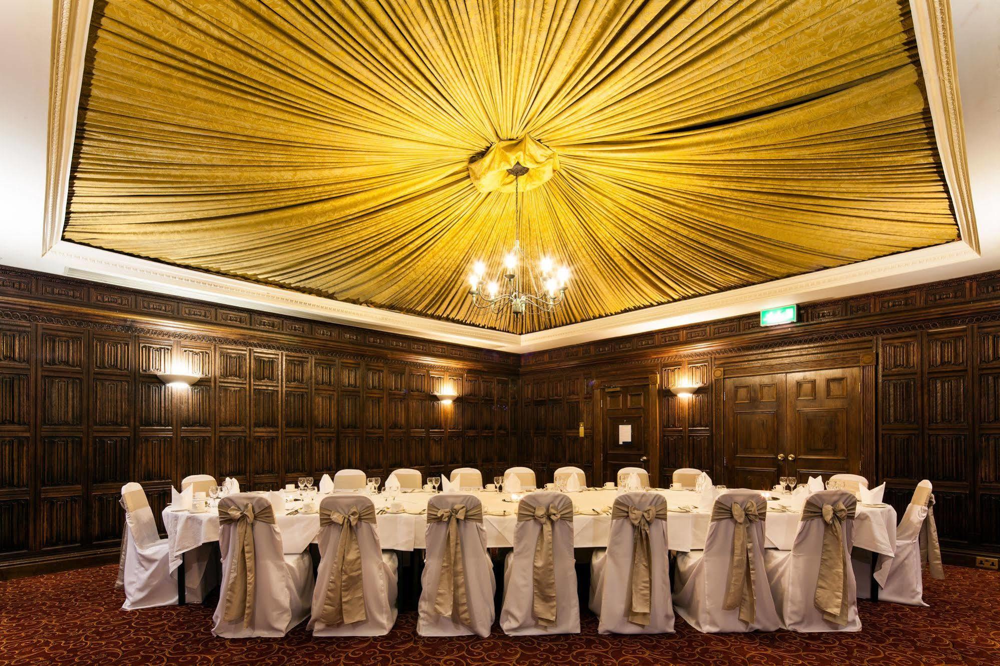 Mercure York Fairfield Manor Hotel Екстериор снимка